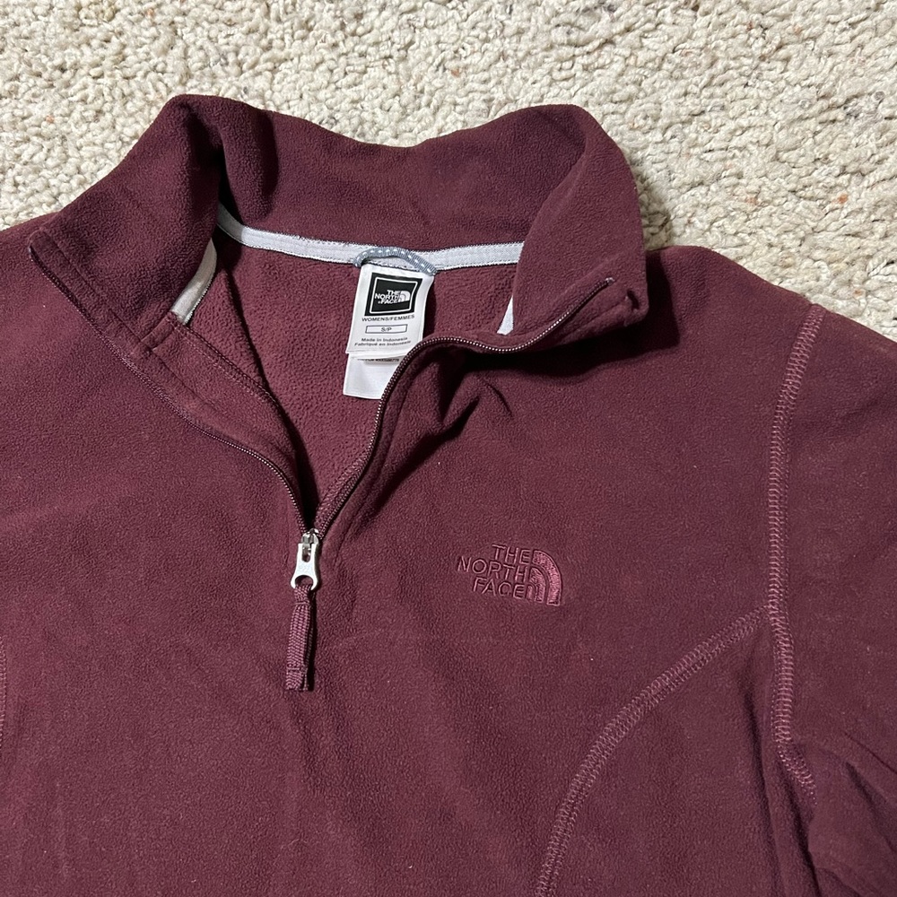 North Face zip up pullover fleece!Nice and wear for that colder weather.